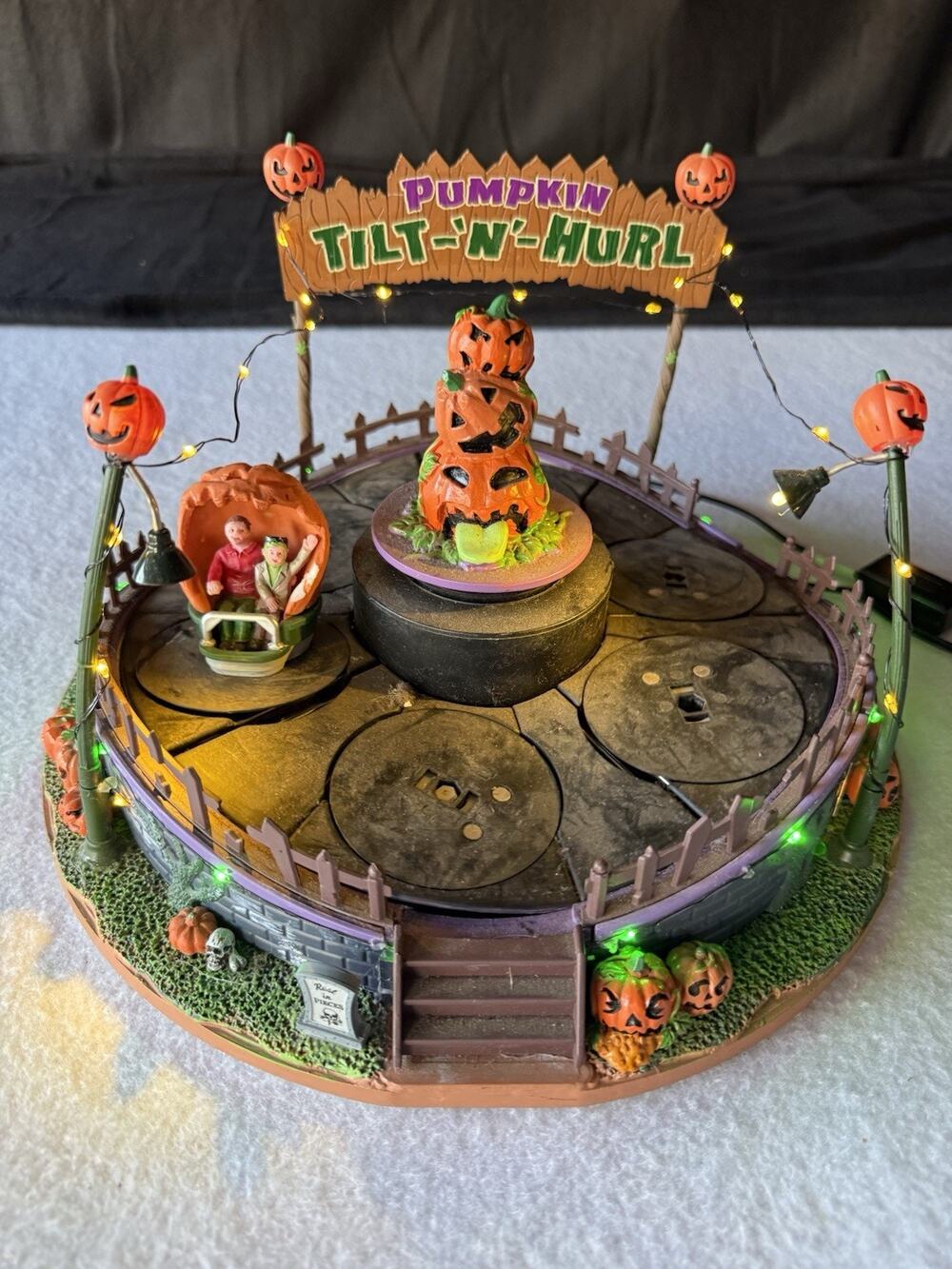 Lemax Spooky Town - Pumpkin Tilt-N-Hurl Missing Pumpkins And One Is Chipped